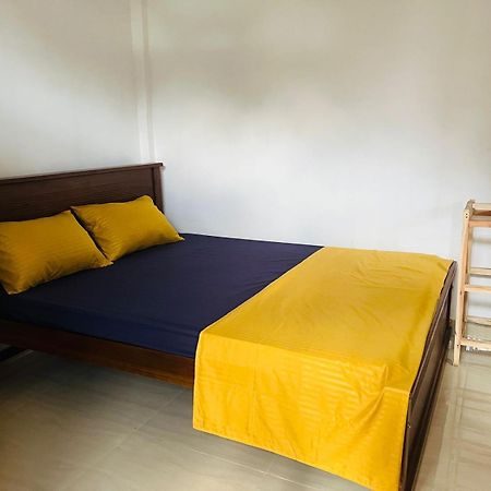 J & J Homestay Jaffna Exteriör bild