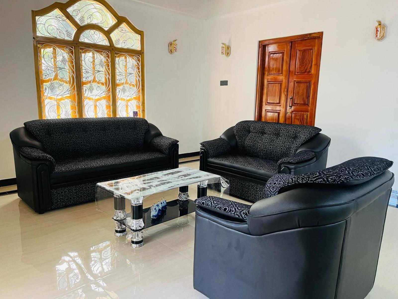 J & J Homestay Jaffna Exteriör bild